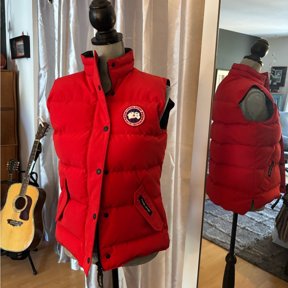 Canada Goose Arctic Adventure Red Puffer Vest Size M Like New!